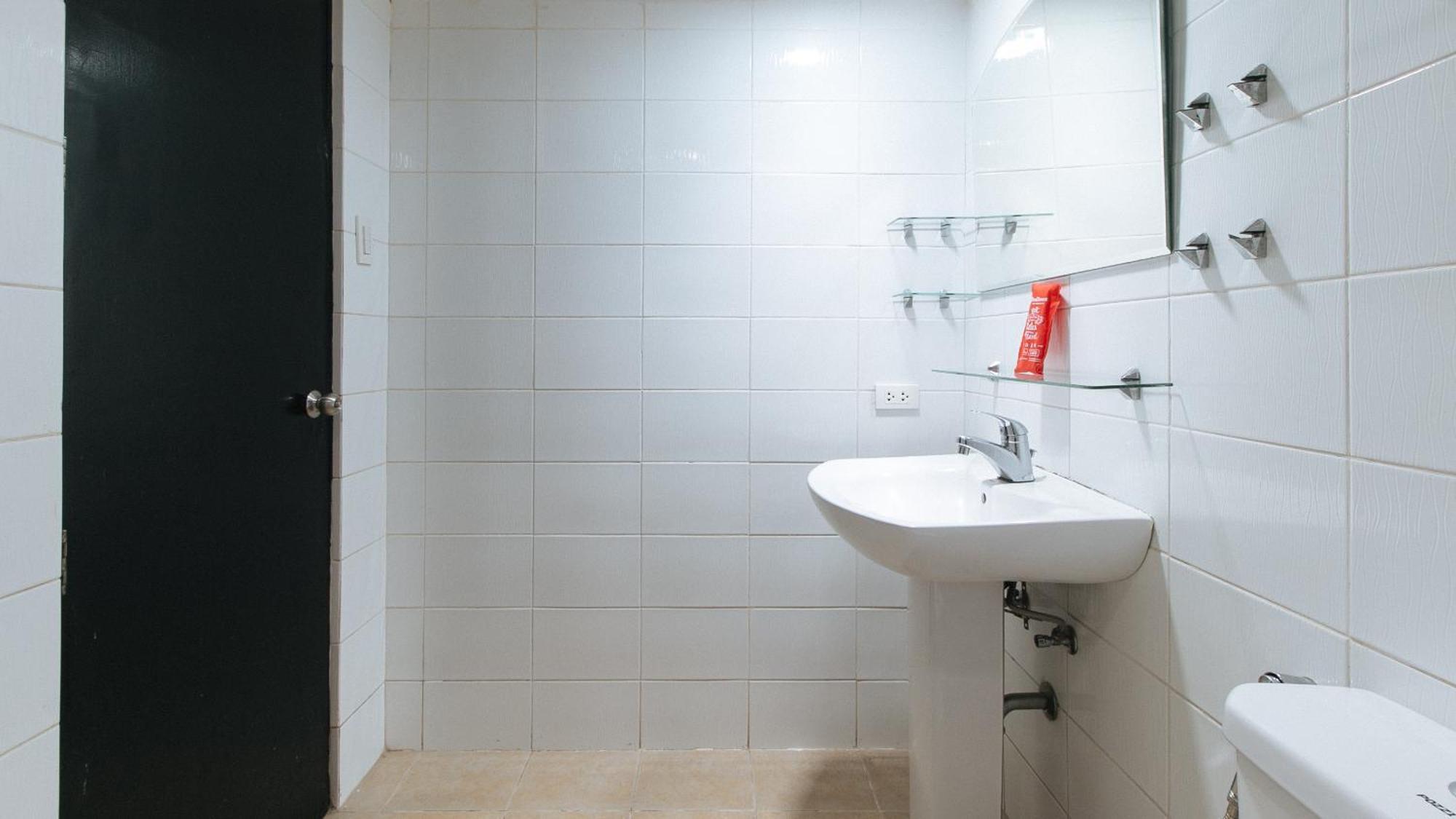 Paranaque City Reddoorz At Kassel Residences Paranaque מראה חיצוני תמונה